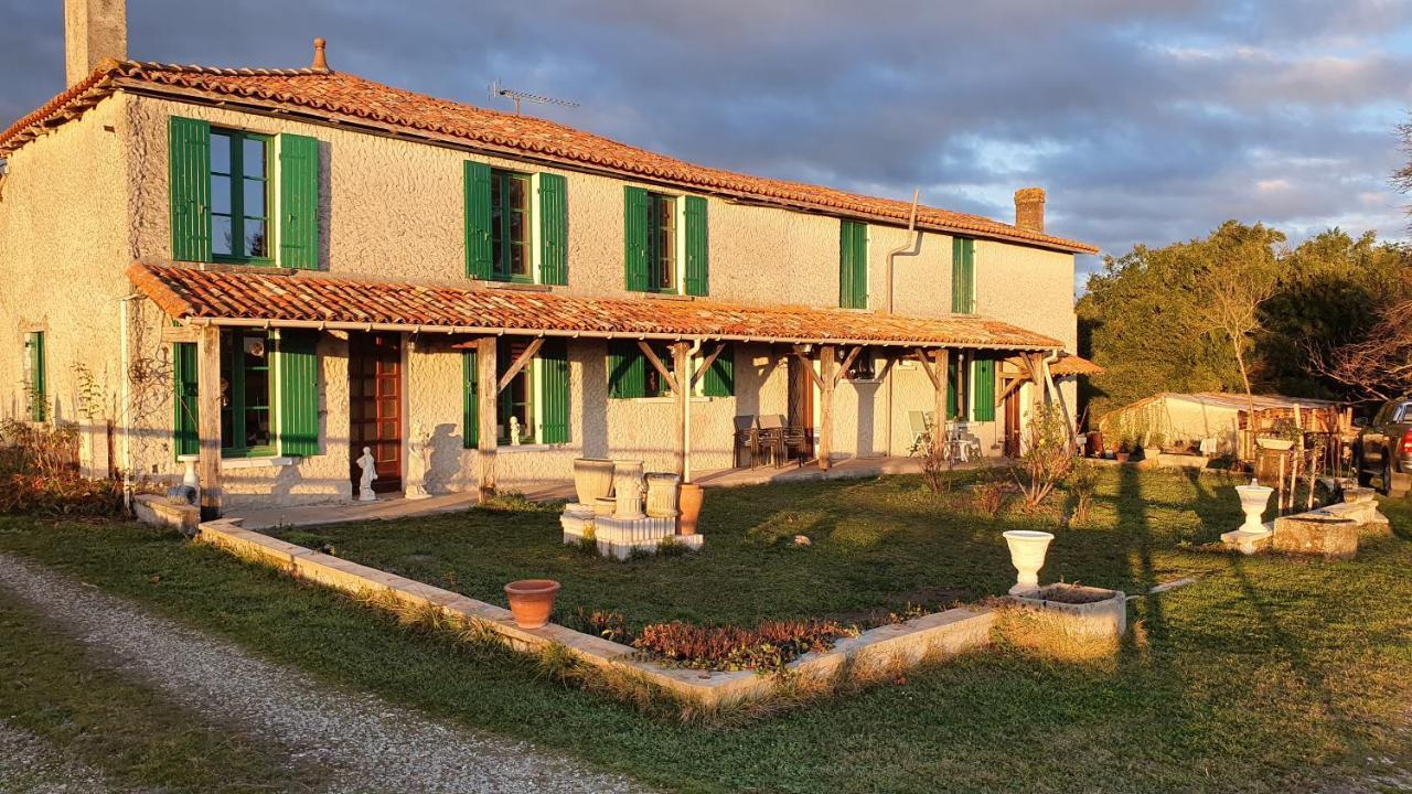 Grande Maison Avec Jardin, Animaux,Au Calme Yviers Exterior foto