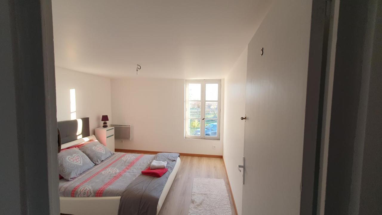 Grande Maison Avec Jardin, Animaux,Au Calme Yviers Exterior foto