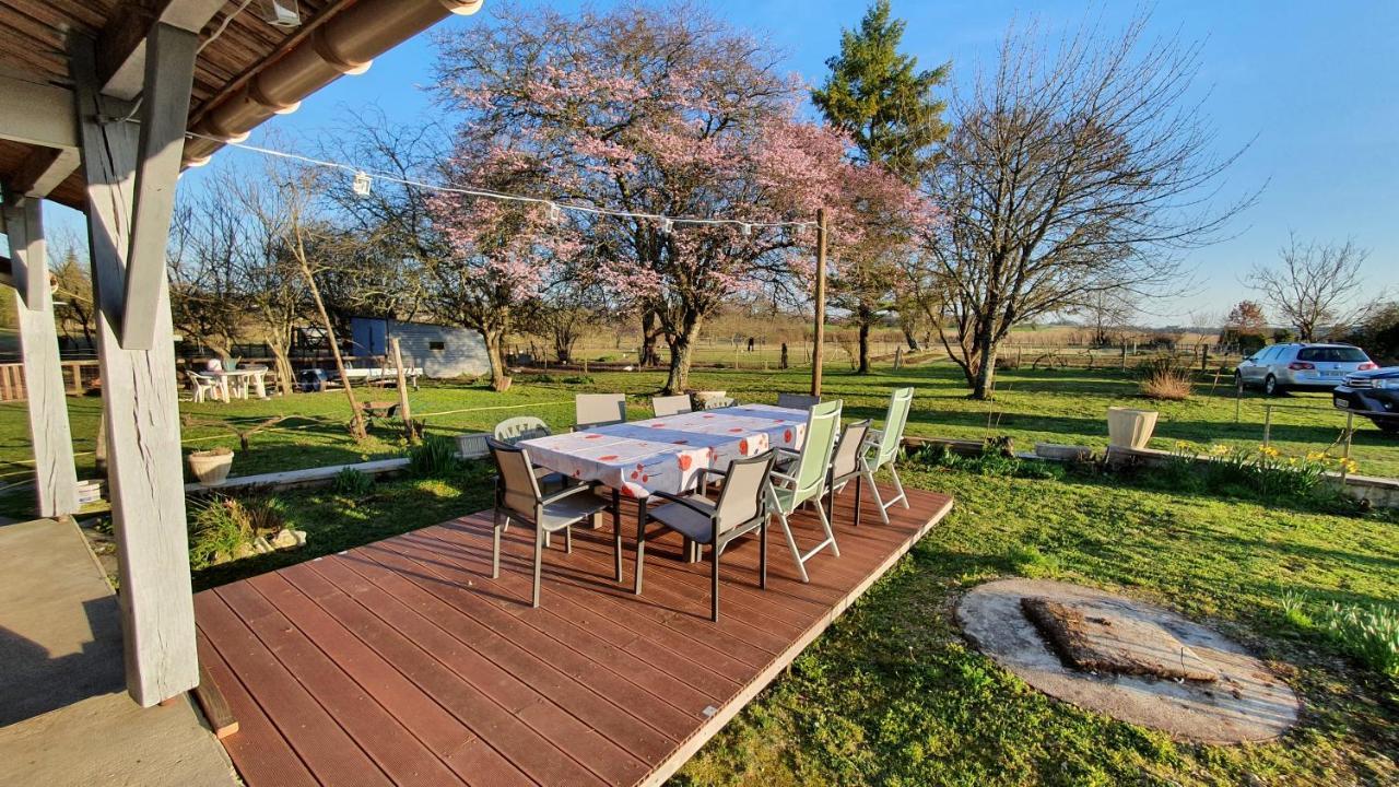 Grande Maison Avec Jardin, Animaux,Au Calme Yviers Exterior foto